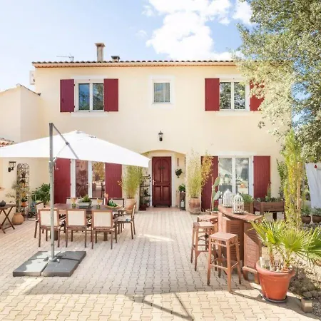 Les Jardins D'holi Proche Uzes Bed & Breakfast 3*