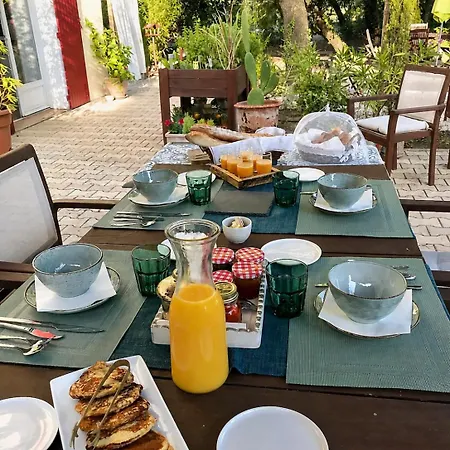 Bed & Breakfast Les Jardins D'holi Proche Uzes