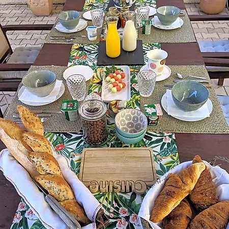 Les Jardins D'holi Proche Uzes Nocleg ze śniadaniem 3*