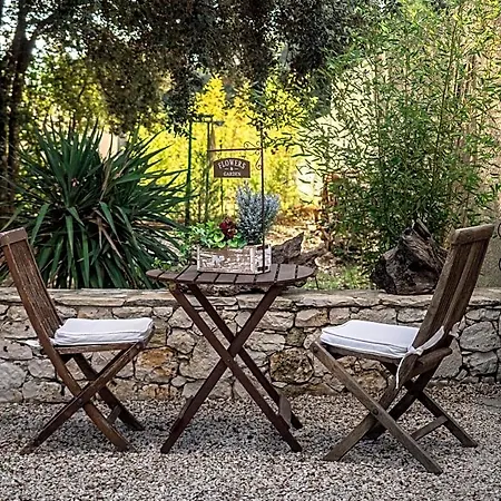 Nocleg ze śniadaniem Les Jardins D'holi Proche Uzes 3*