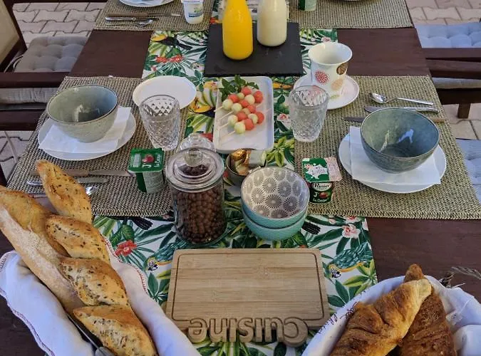 Bed & Breakfast Les Jardins D'holi Proche Uzes