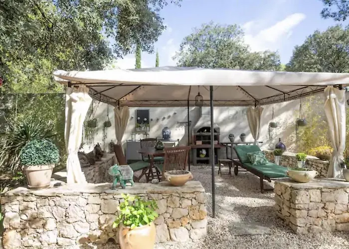 Bed & Breakfast Les Jardins D'holi Proche Uzes 3*