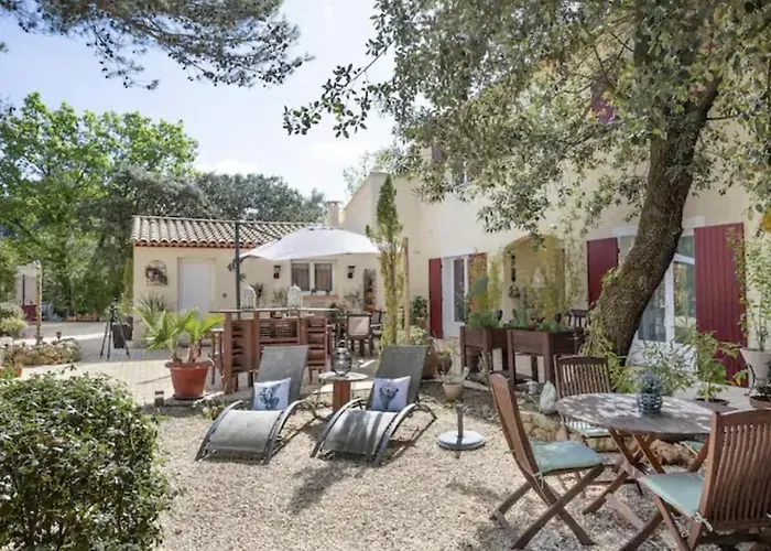 Les Jardins D'holi Proche Uzes Bed & Breakfast 3*