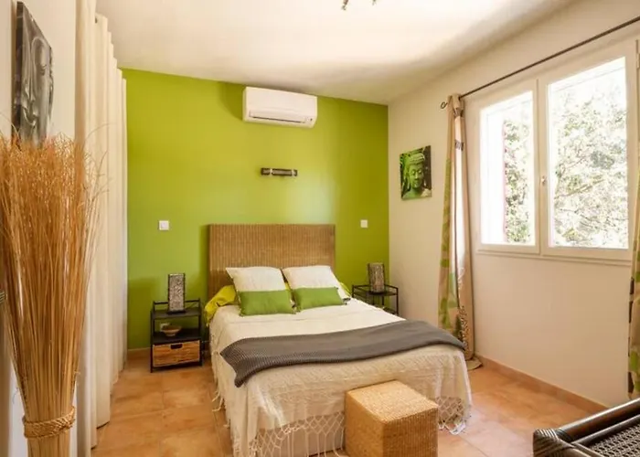 Bed & Breakfast Les Jardins D'holi Proche Uzes Garrigues-et-Sainte-Eulalie