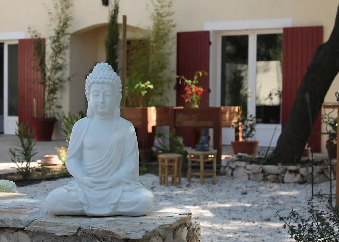 Les Jardins D'holi Proche Uzes Bed & Breakfast 3*