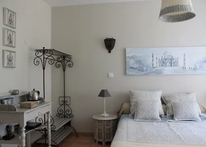 Bed & Breakfast Les Jardins D'holi Proche Uzes 3*
